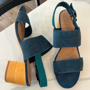 TOMS Poppy Atlantic Corduroy wooden block heeled‎ sandal Teal size 7.5